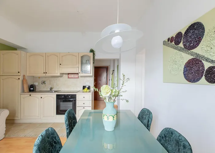 Iflat Cozy Flat With A View In San Giovanni Appartement *